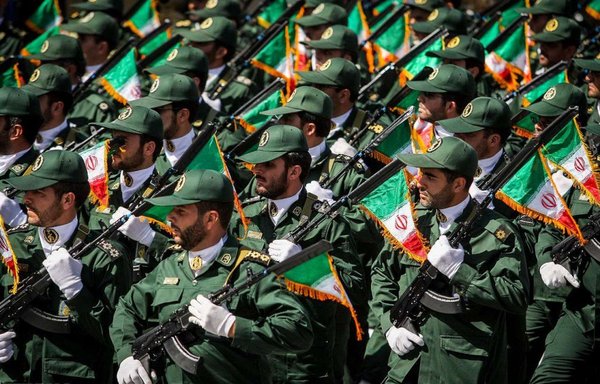 اعضای سپاه پاسداران انقلاب اسلامی ایران در طی رژه نظامی روز 9 آوریل در این عکس حضور دارند. (خبرگزاری های ایران این عکس را چاپ کرده اند)