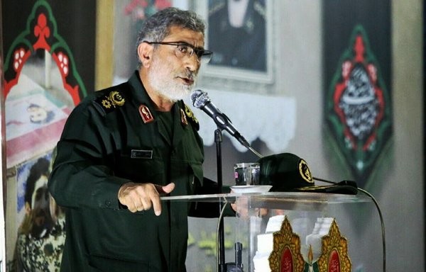 اسماعیل قاآنی، که به تازگی به عنوان فرمانده جدید نیروی قدس سپاه پاسداران منصوب شده، در این عکس که پس از مرگ سلیمانی در تاریخ ۳ ژانویه منتشر شده است، دیده میشود.